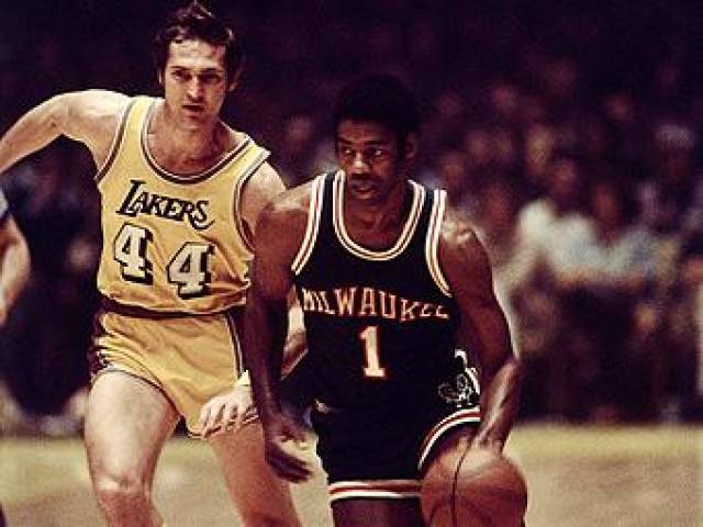 己更倾心于 己更倾心于